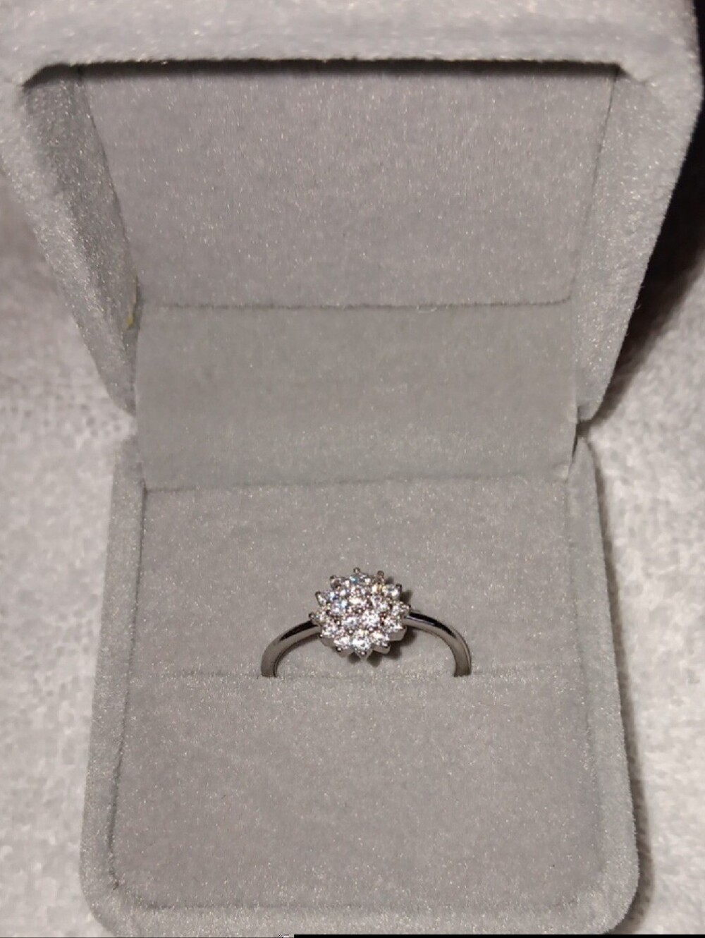 Elegant Silver Cluster Ring Size 10